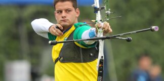 Marcus D’Almeida Conquista Bronze e Quebra Recorde Nacional na Copa do Mundo de Tiro com Arco Indoor
