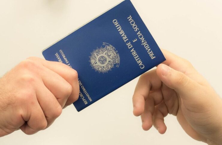 Mercado de Trabalho em Olímpia: Retração em Abril Contraste com Sólido Crescimento Anual